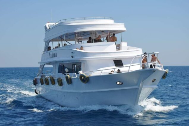 остров тиран на яхте. (дом дельфинов)